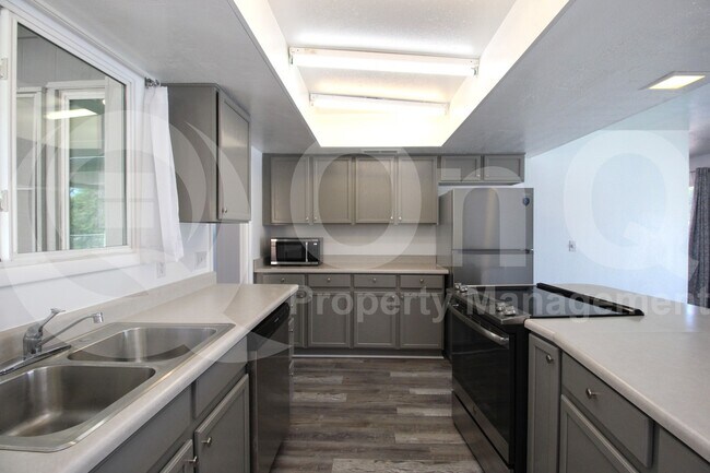 Foto del edificio - 124 E Minton Dr