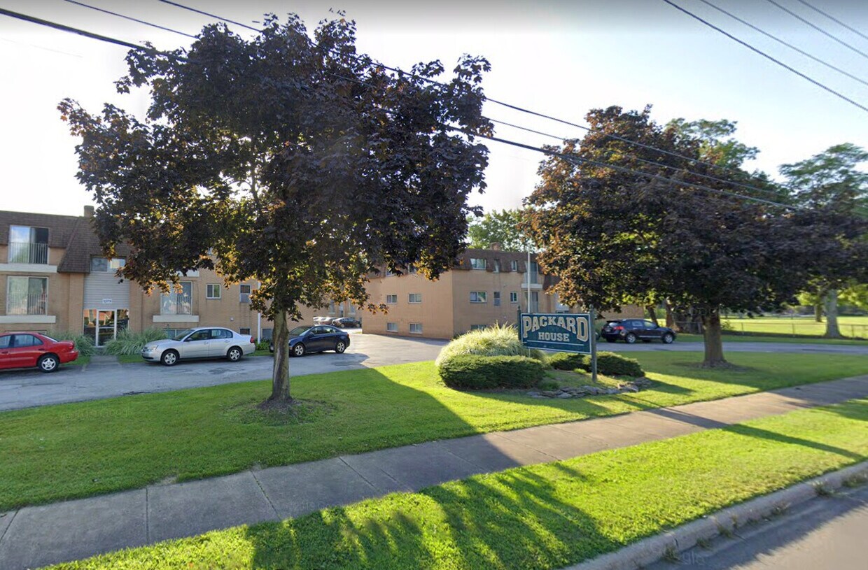 Packard House 1379 Mahoning Ave Warren, OH