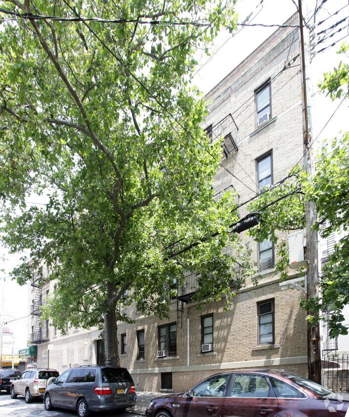 Building Photo - 939 68th St