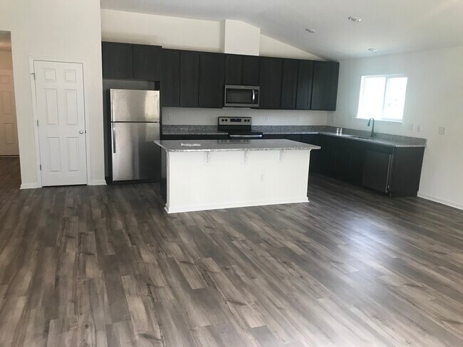 Building Photo - 2208 Hudson Grove Dr