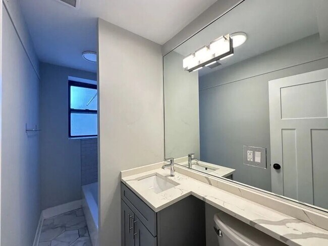 Foto del edificio - 505 W Belmont Ave