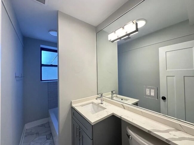 Building Photo - 505 W Belmont Ave