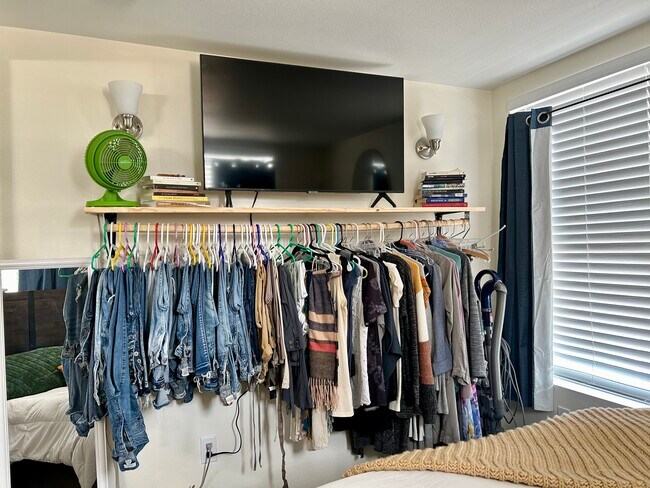 Foto del edificio - 2463 N Maxie Way