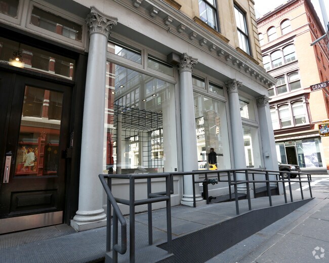 Building Photo - 35 Mercer St