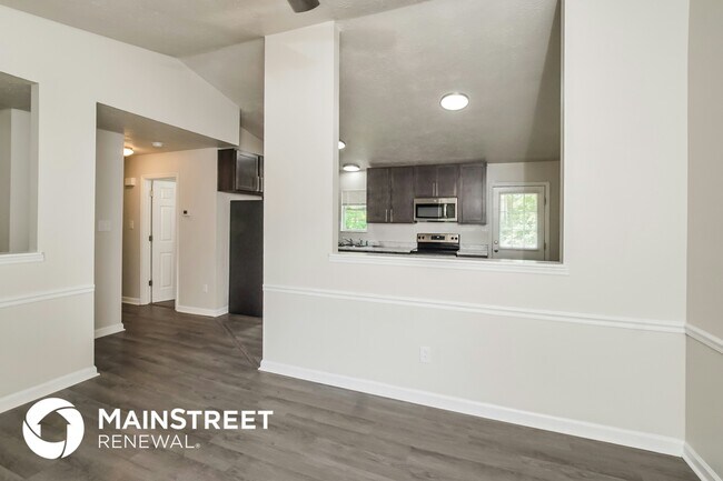 Foto del edificio - 5821 Whisper Wood Rd