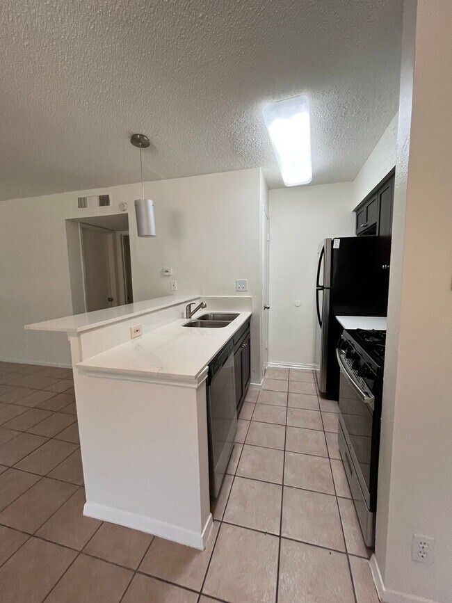 Foto del edificio - 1bed/1bath Condo in Travis Heights