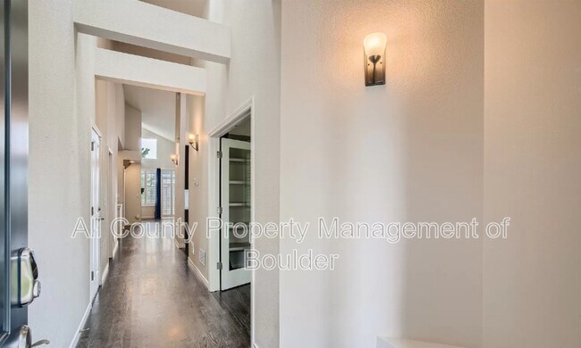 Building Photo - 582 Cordova Ct