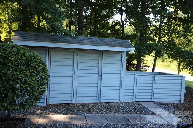 Foto del edificio - 72 Windwood Dr