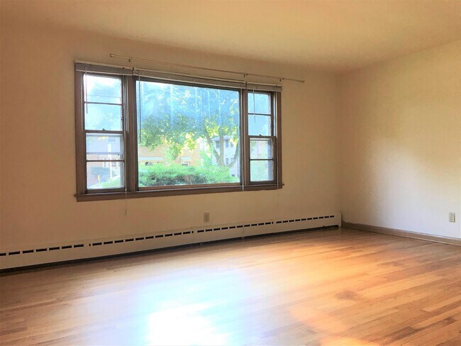 Building Photo - 413 Pawling St
