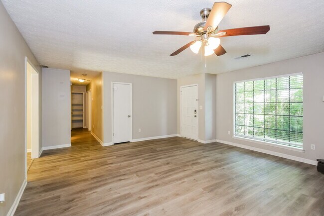 Foto del edificio - 440 Creekside Ct