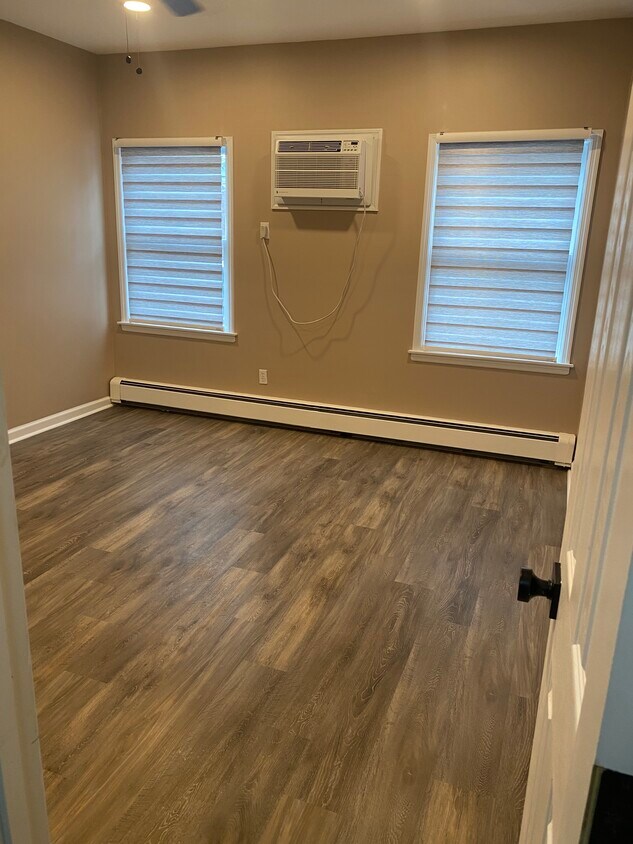 Main Bedroom - 410 Franklin Ave