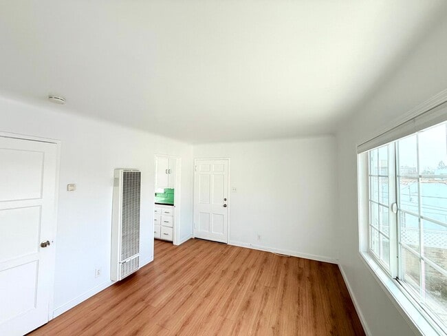 Foto del edificio - 230-232 Rennie Avenue