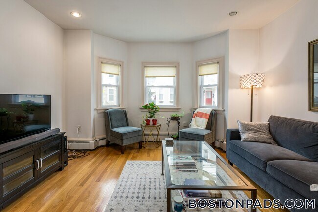 Building Photo - 162 L St