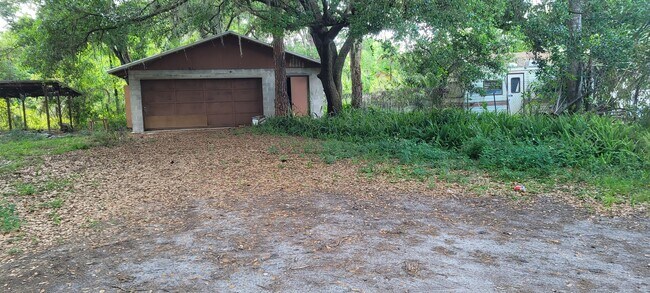 Building Photo - 730 River Dr