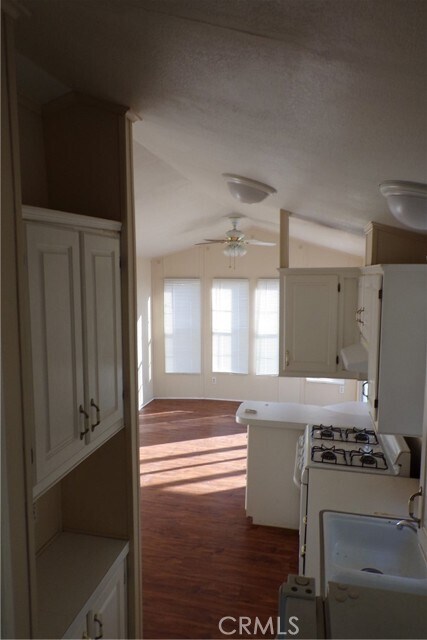 Foto del edificio - 12710 3rd St