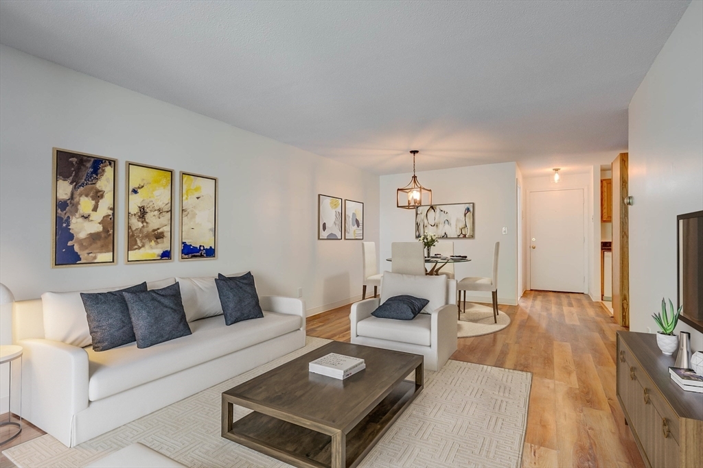 Foto principal - 7 Greenbriar Dr