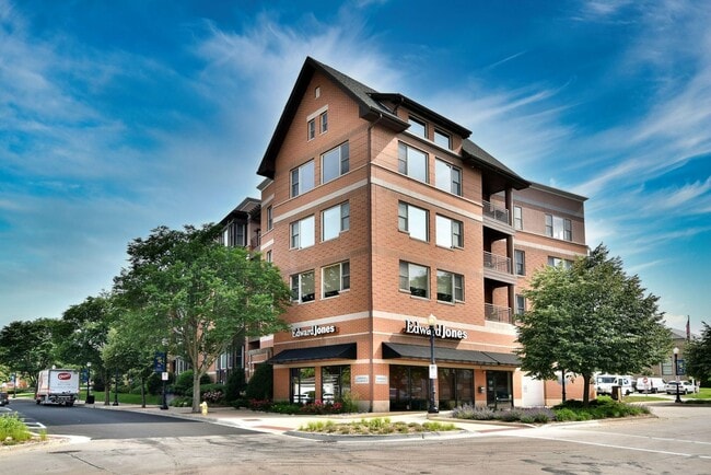 Building Photo - 930 Curtiss St