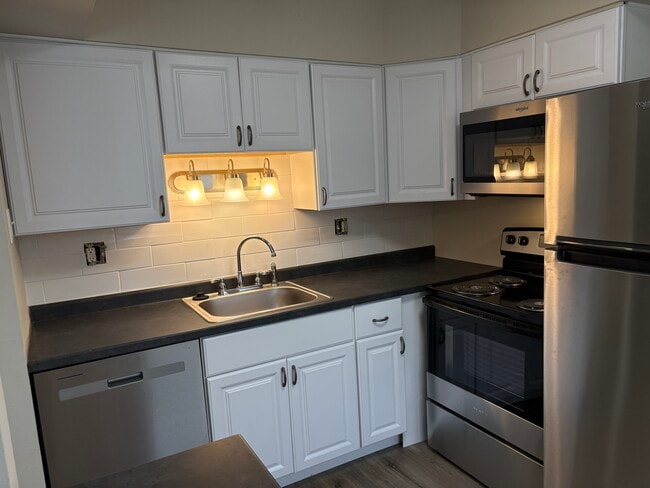 Building Photo - 7571 Hazelcrest Dr