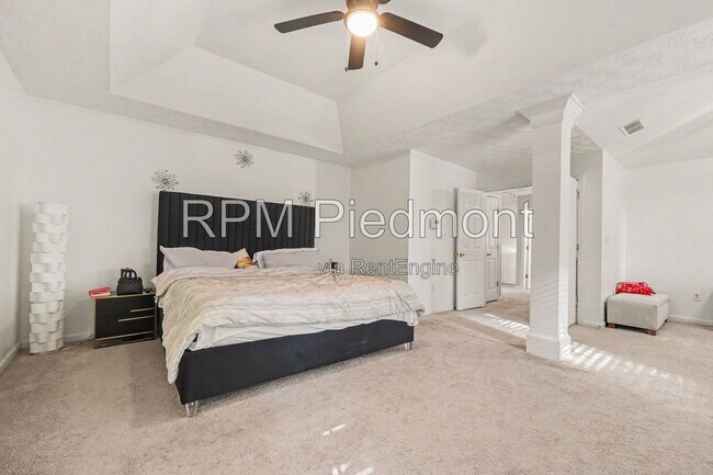 Foto del edificio - 550 Claudel Ct SW