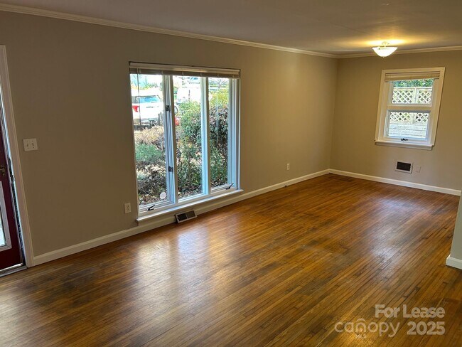 Foto del edificio - 724 Vanderbrook Rd