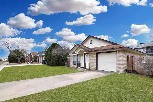 Foto del edificio - 2249 Hilltop Loop