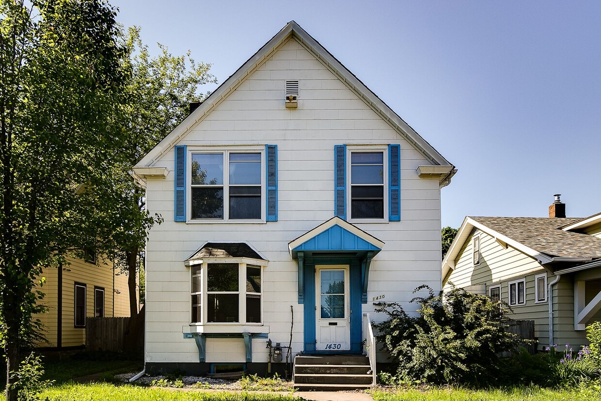 Primary Photo - Huge 7 or 8 Bedroom Close By Hamline Unive...