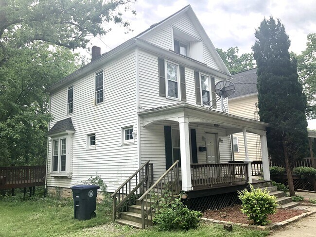 Building Photo - 111 N Valley St