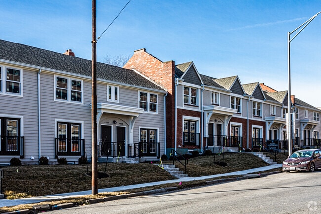 2/2022 - Plaza Town House