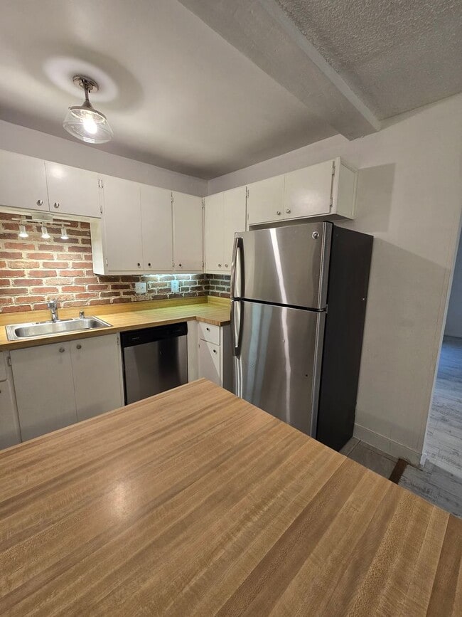 Photo - Beautiful Ground Floor Unit-  1BD/1.5BA Apartment