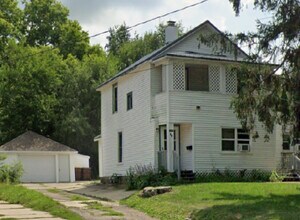 Building Photo - 1407 S Oak Ave