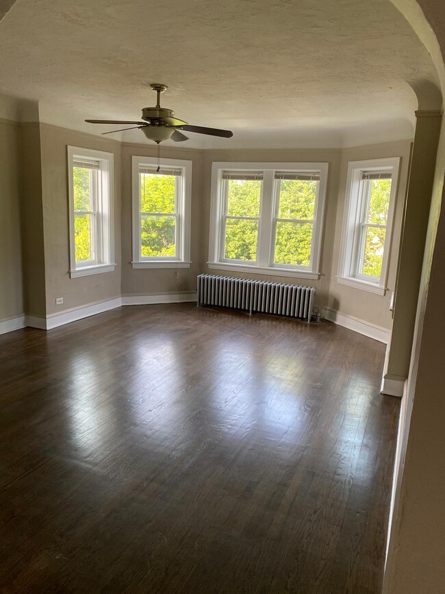 Living Room - 8116 Kilpatrick Ave