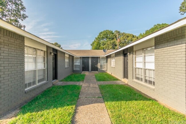 Building Photo - 19 E Laramie Dr