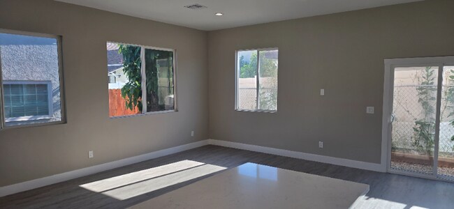 Foto del edificio - 17507 Kingsbury St