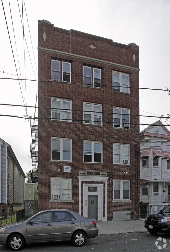 Foto del edificio - 115 Bayview Ave