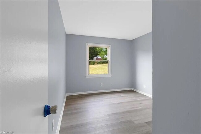 Foto del edificio - Room in Condo on North O.Henry Boulevard