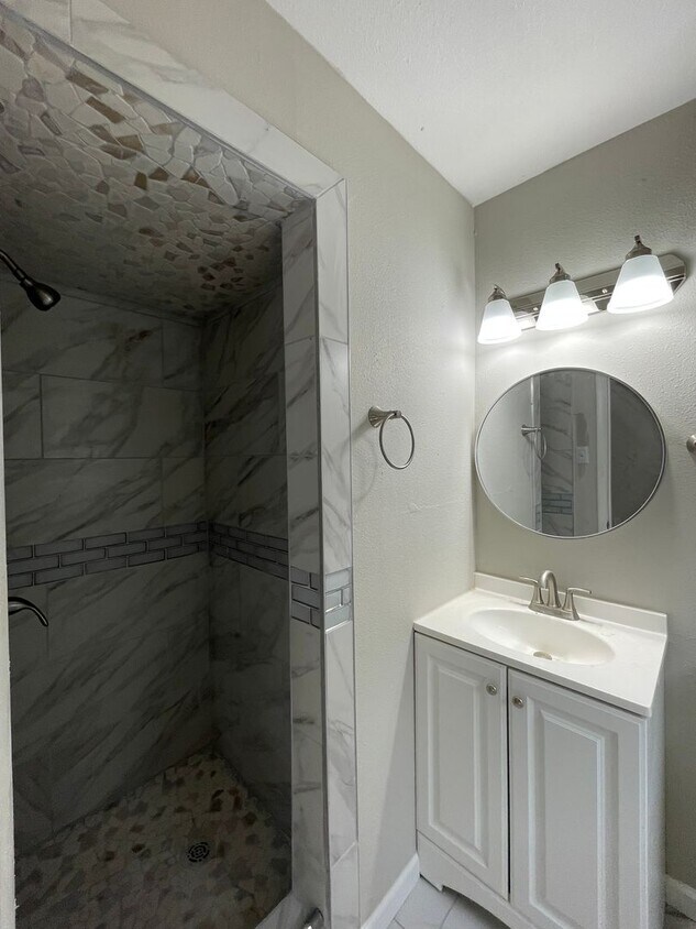 Foto principal - 2721 Ash Park Dr