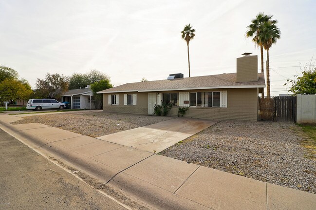 Building Photo - 2225 W Wood Dr