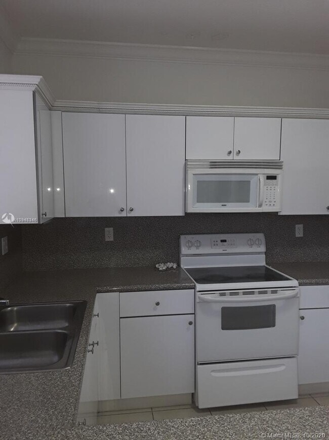 Foto del edificio - 6960 NW 177th St