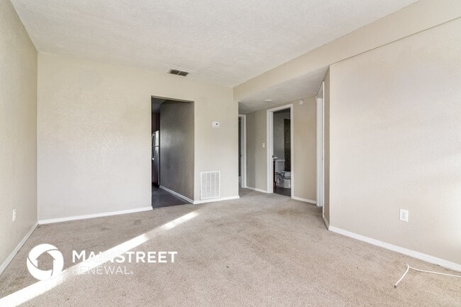 Building Photo - 2184 Colonial Ave