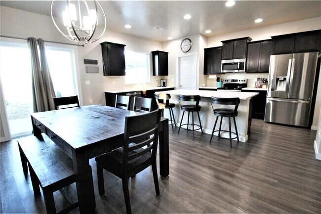 Building Photo - 119 S Baraya Way