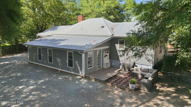 Building Photo - 1425 Central Dr