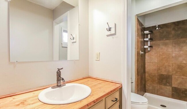 Foto del edificio - 7939 N Campbell St