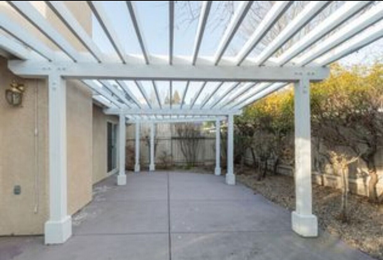 Foto del edificio - 3-bedroom, 2-bath home in Sierra Bonia Sen...