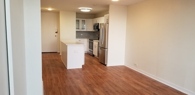 Building Photo - 1660 N La Salle Dr