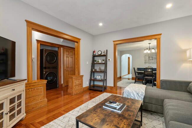 Foto del edificio - 45 Bowen Ave