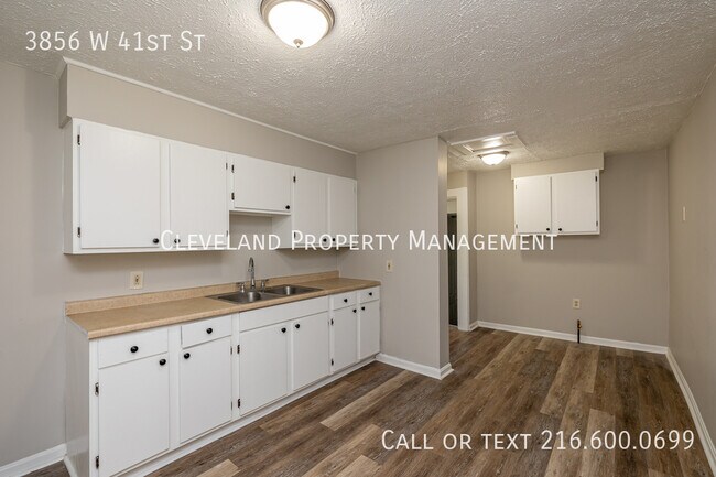 Foto del edificio - 3856 W 41st St