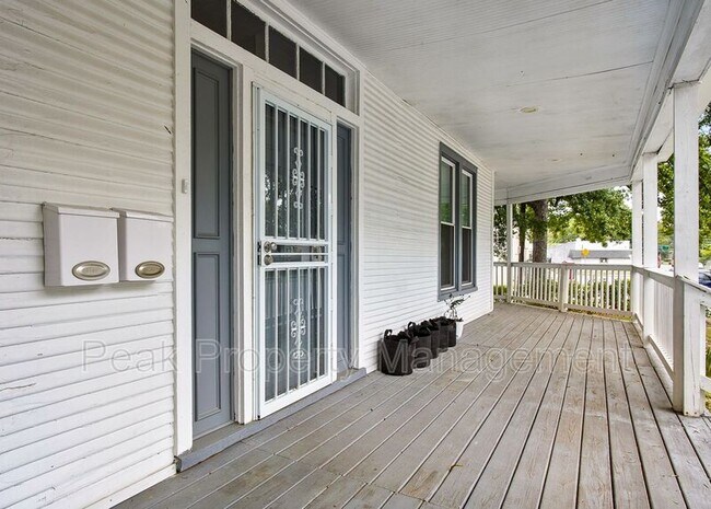 Building Photo - 2301 Harwood St