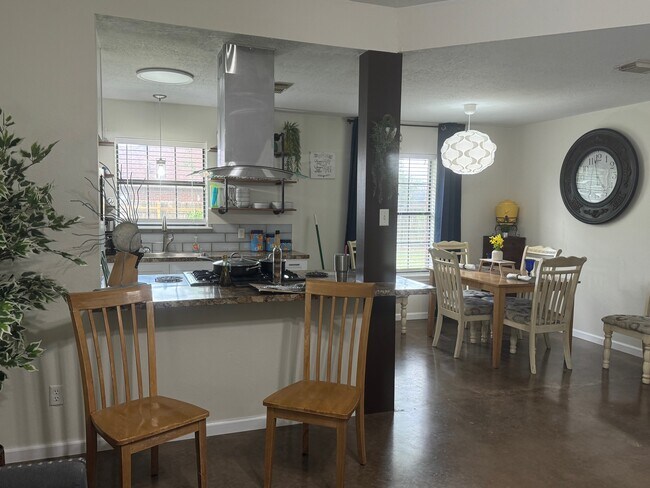 Foto del edificio - 1139 Christy Dr