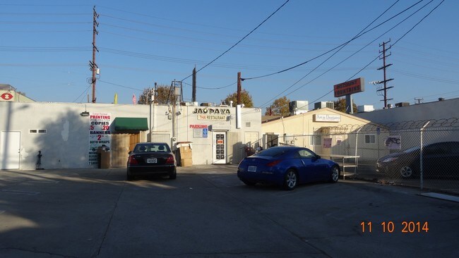 Building Photo - 7323 Reseda Blvd