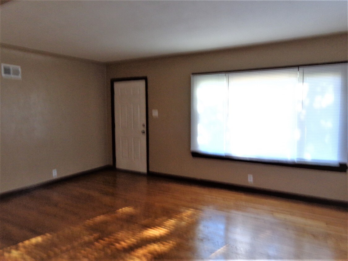 Foto principal - 9511 Ridge Ave